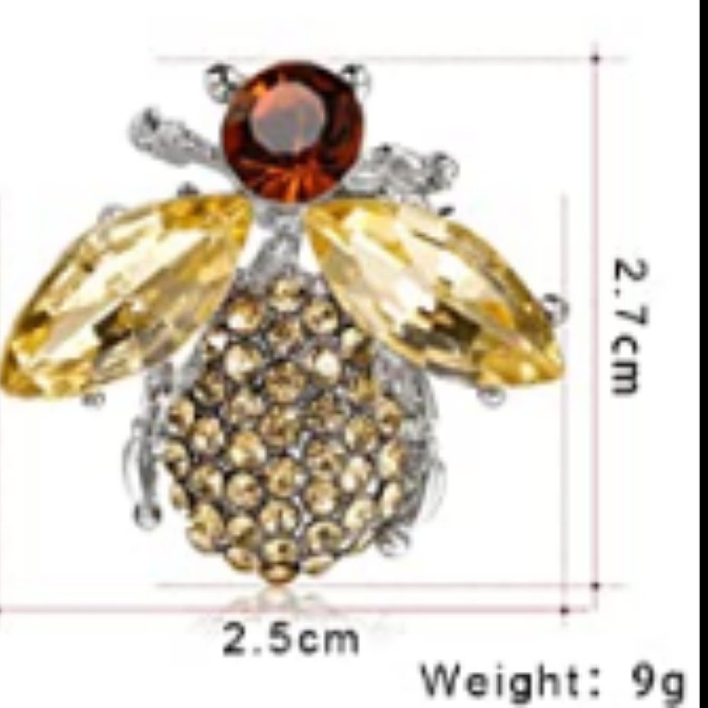 ✨ Ladybird Pin - Picture 4 of 4